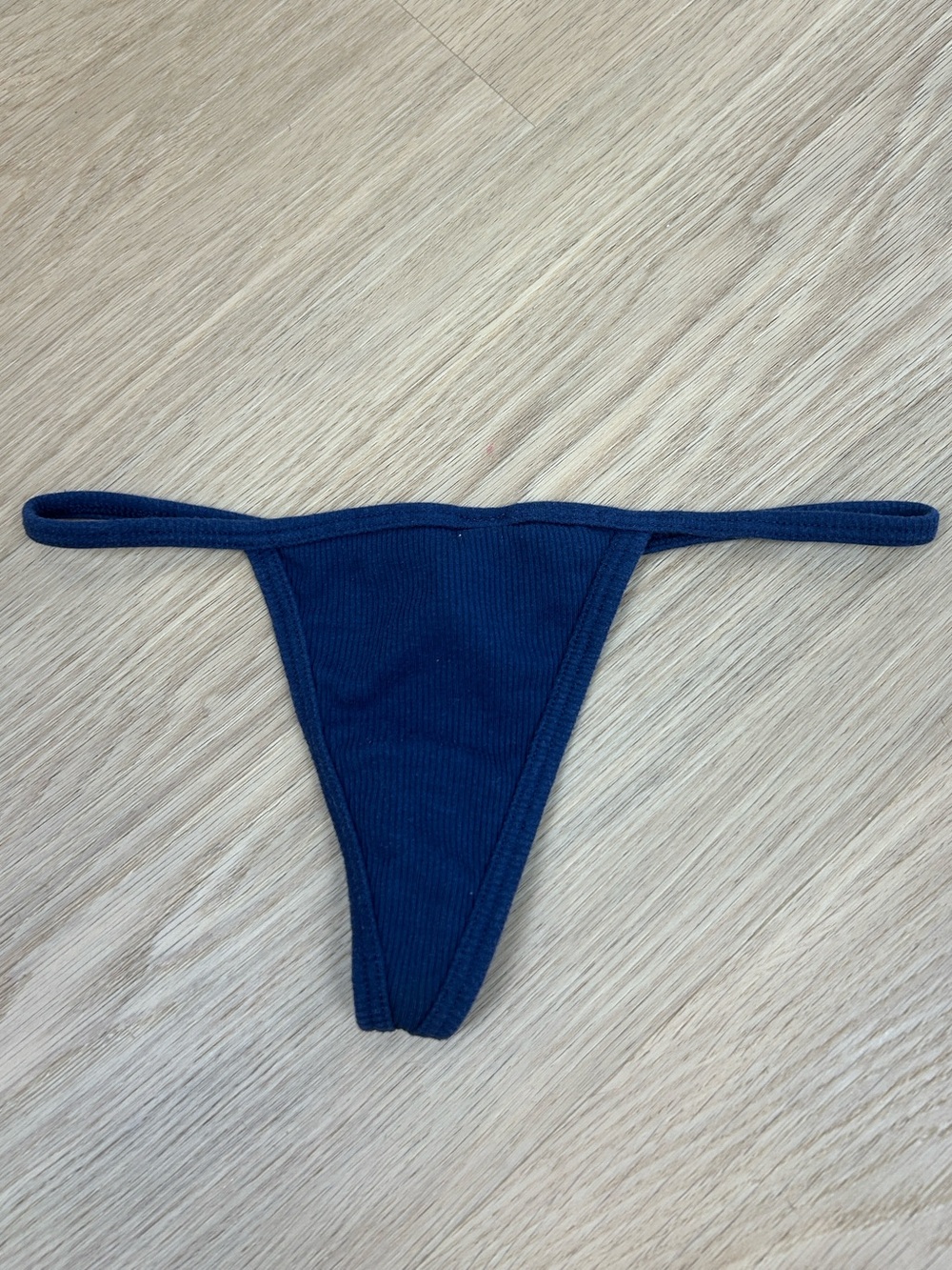 PINK Victoria’s Secret Ribbed V-String Thong Panty S